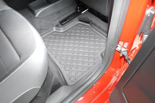 Skoda Fabia (III) (NJ) (2014-2021) Set de covorașe din cauciuc 3D cu margini înalte Aristar