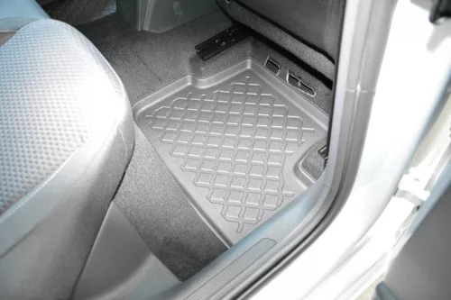 Audi A1 (GB) (2018-) / Seat Arona / Ibiza (2017-) / Skoda Fabia (2021-) / Volkswagen Polo (2017-) / Taigo (2021-) Set de covorașe din cauciuc 3D cu margini înalte Aristar