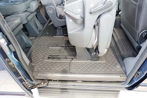 Ford Custom ( 2018- ) Scaunele de pe al treilea rând Aristar Set de covorașe din cauciuc cu talon înalt