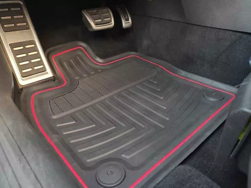 Volkswagen Golf (VII) ( 2012-2020 ) / Golf (VIII) ( 2019- ) / Seat Leon (III) (2012-2020) / Audi A3 (8V) ( 2012-2020 ) set covorașe de cauciuc Geyer&Hosaja pentru partea superioară