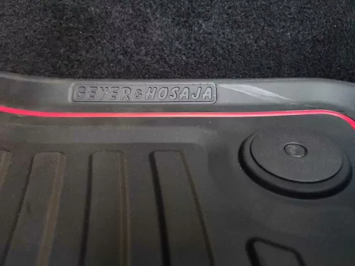 Volkswagen Golf (VII) ( 2012-2020 ) / Golf (VIII) ( 2019- ) / Seat Leon (III) (2012-2020) / Audi A3 (8V) ( 2012-2020 ) set covorașe de cauciuc Geyer&Hosaja pentru partea superioară