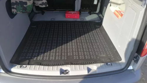 Volkswagen Caddy Life (III) (2003-2015) / Caddy Life (IV) (2015-2020) tavă pentru portbagaj Rezaw-Plast cu margini înalte, specifică dimensiunii