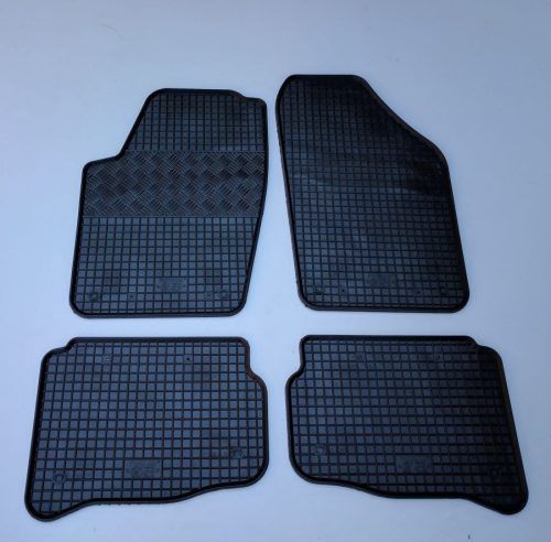 Volkswagen Polo (IV) (2001-2009) / Volkswagen Fox (2004-) / Seat Cordoba (2002-2008) / Seat Ibiza (2002-2008) / Skoda Fabia (6Y) (1999-2007) Set covorașe din cauciuc Rigum